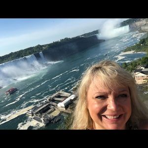 Meet your Posher, Iris